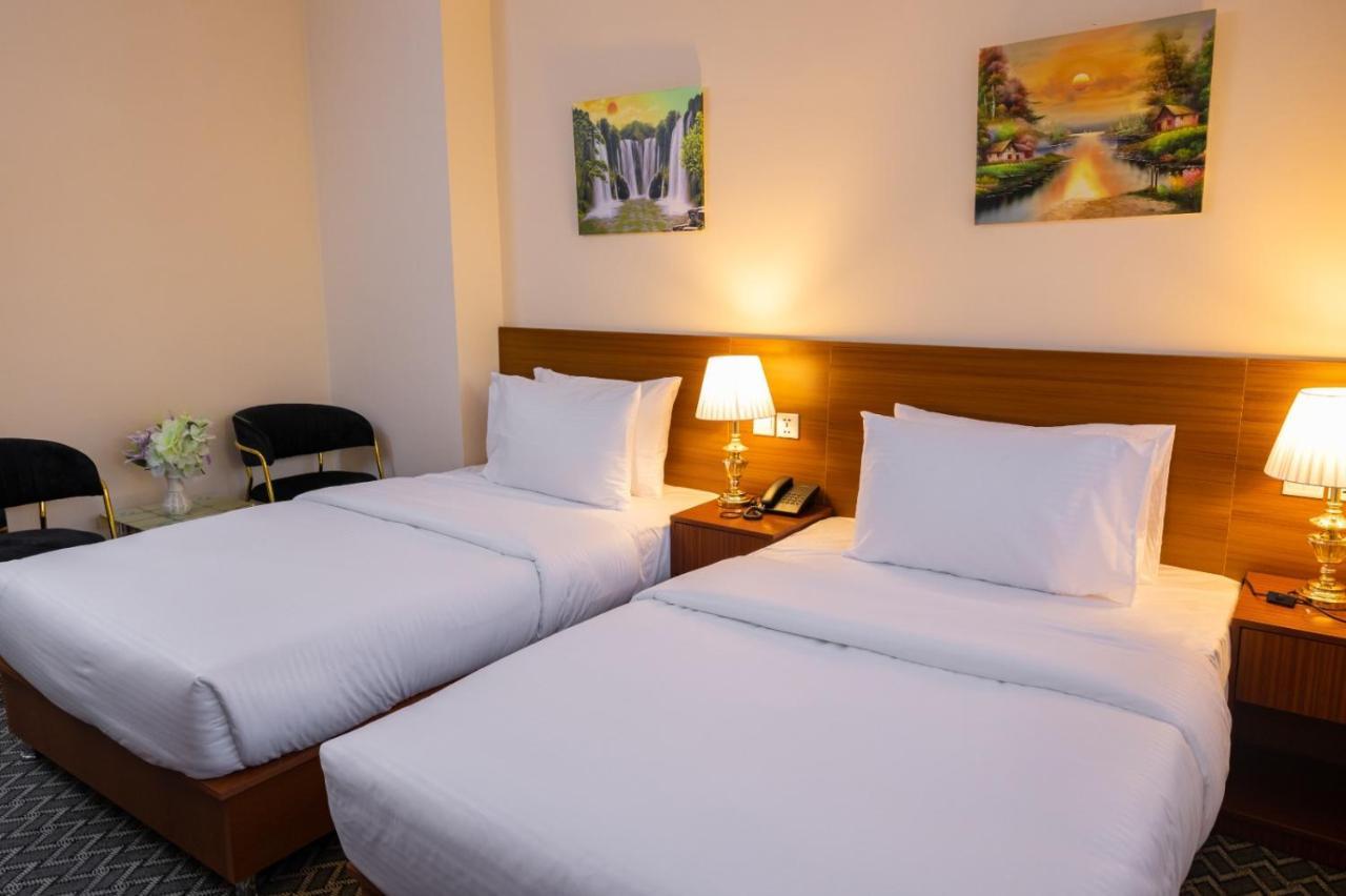 Three 888 Hotel Дубай Экстерьер фото