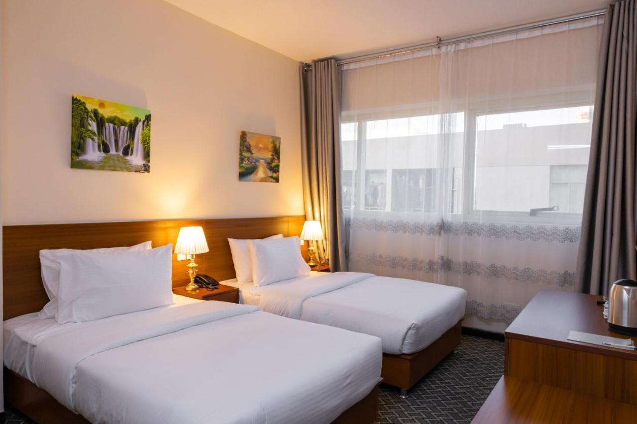 Three 888 Hotel Дубай Экстерьер фото