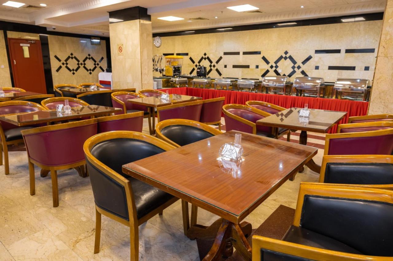 Three 888 Hotel Дубай Экстерьер фото