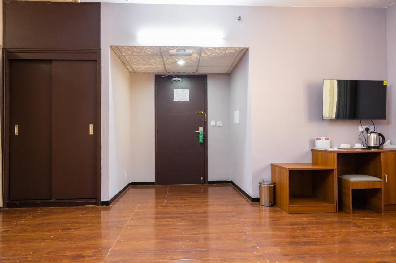 Three 888 Hotel Дубай Экстерьер фото