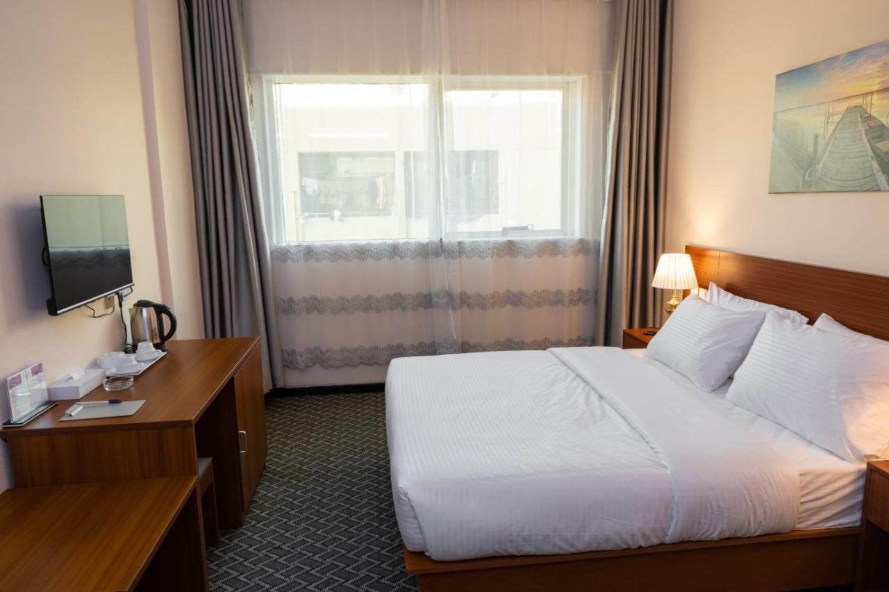 Three 888 Hotel Дубай Экстерьер фото