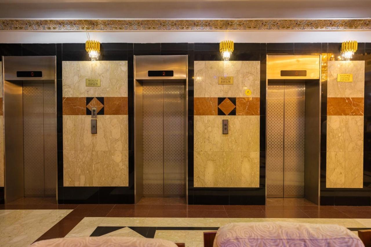 Three 888 Hotel Дубай Экстерьер фото