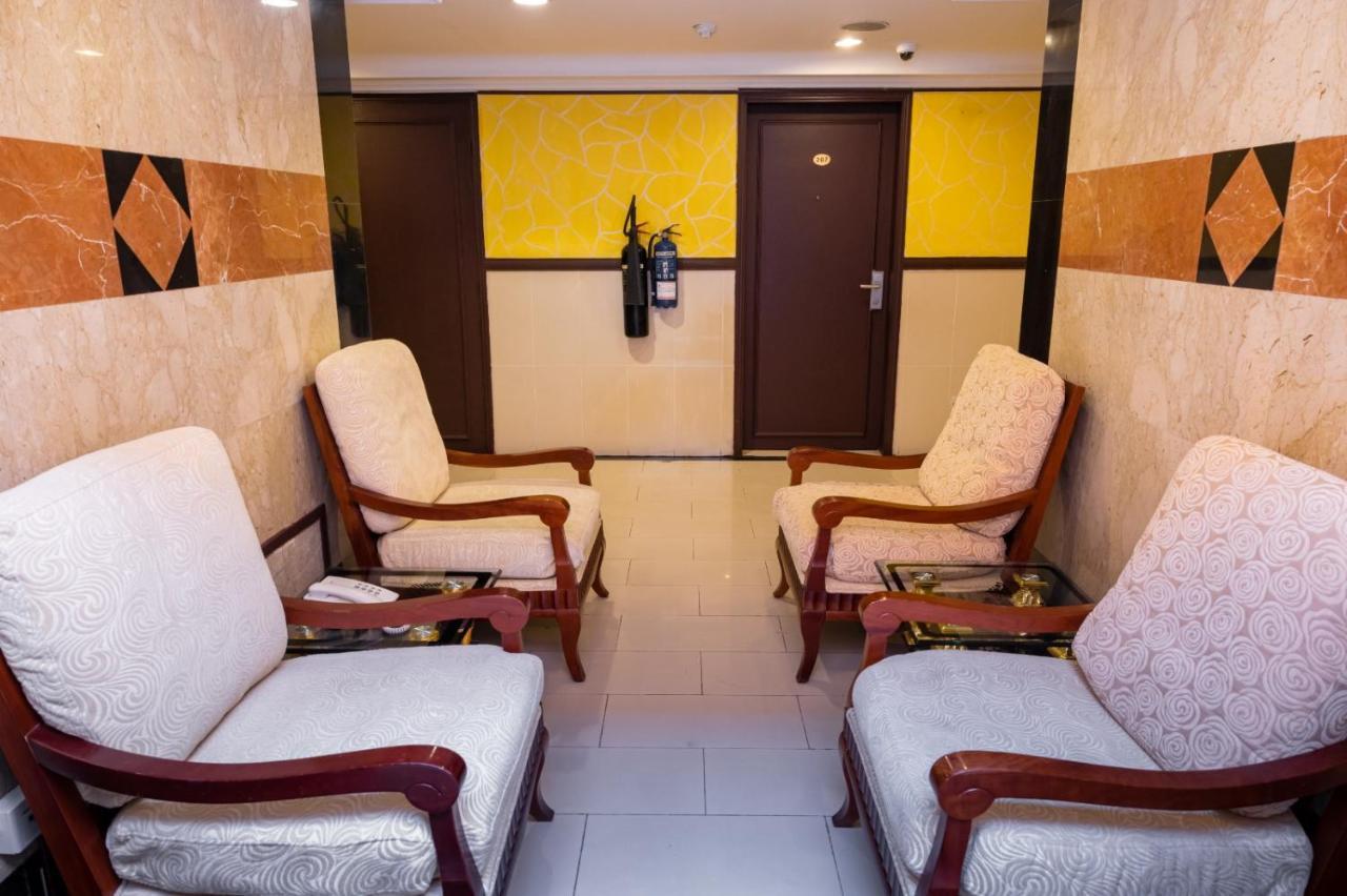 Three 888 Hotel Дубай Экстерьер фото