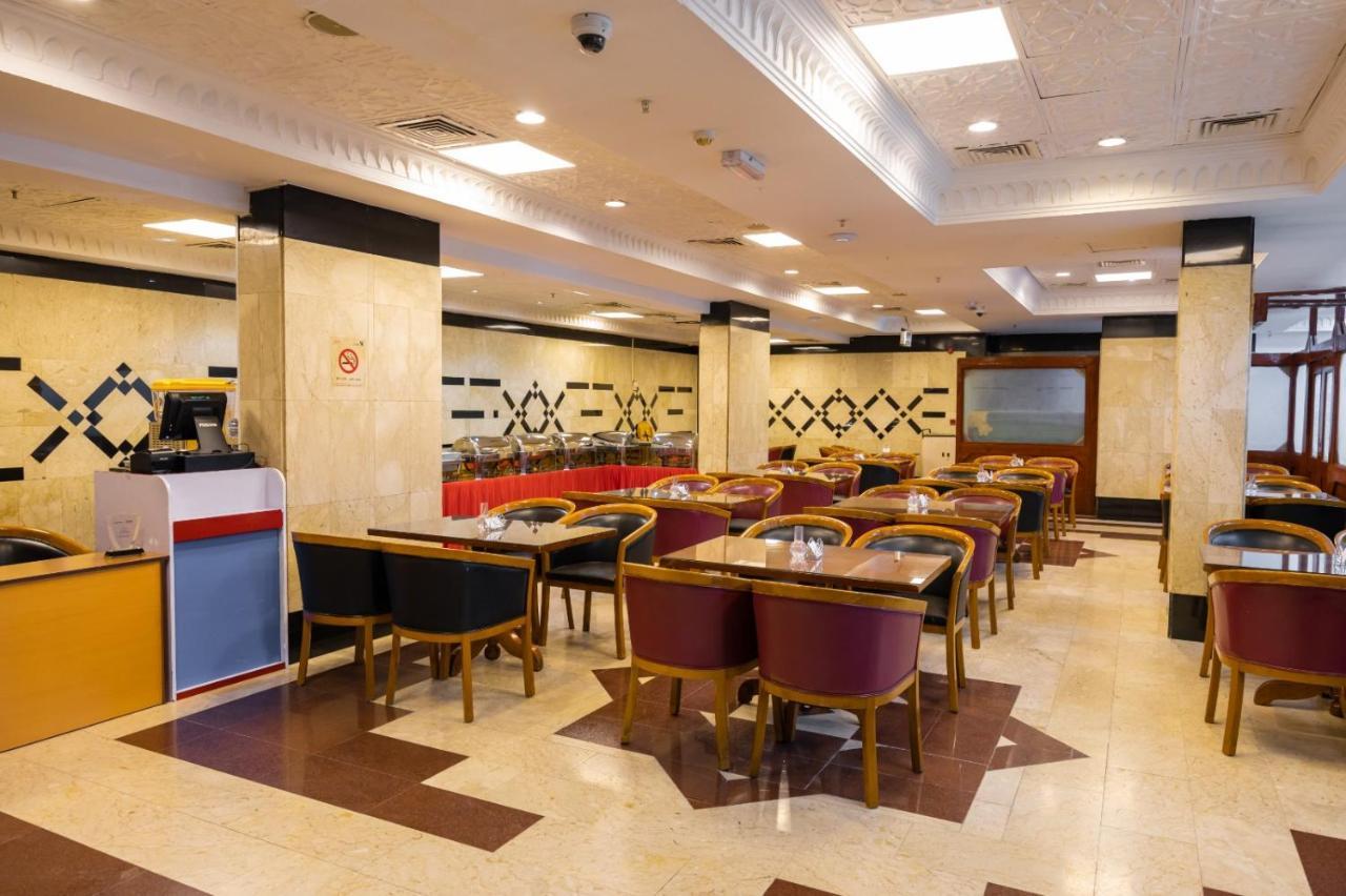 Three 888 Hotel Дубай Экстерьер фото