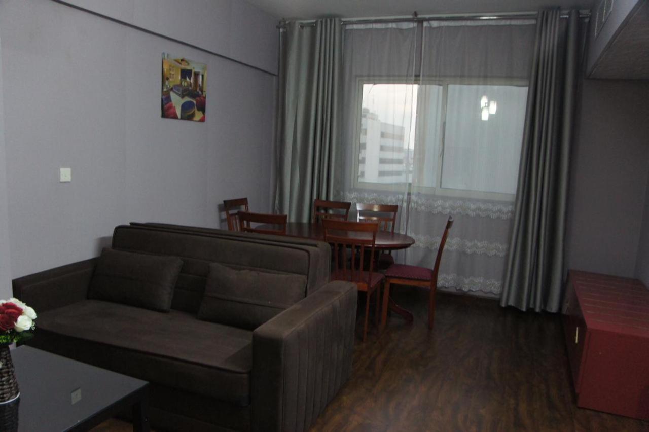 Three 888 Hotel Дубай Экстерьер фото